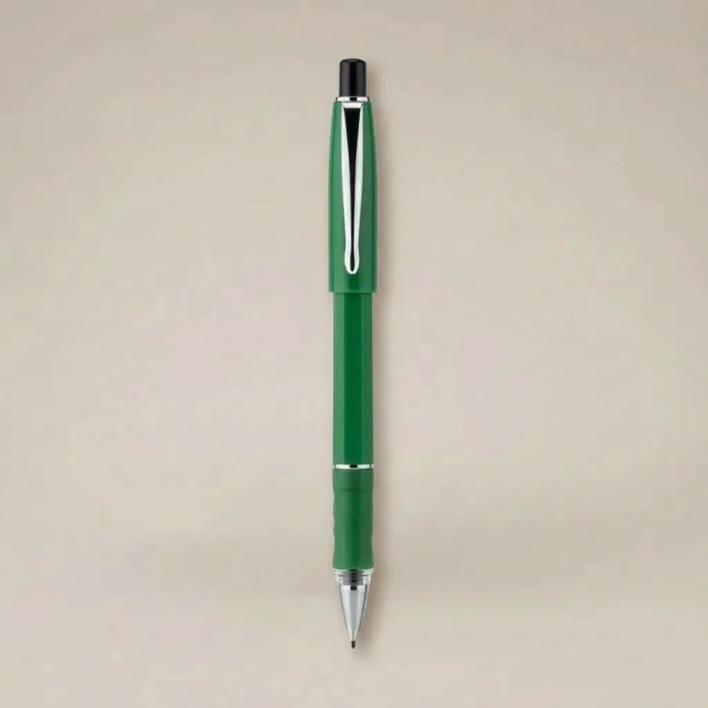 Esfero plástico Ref 244 personalizado con logo corporativo sobre fondo blanco de estudio