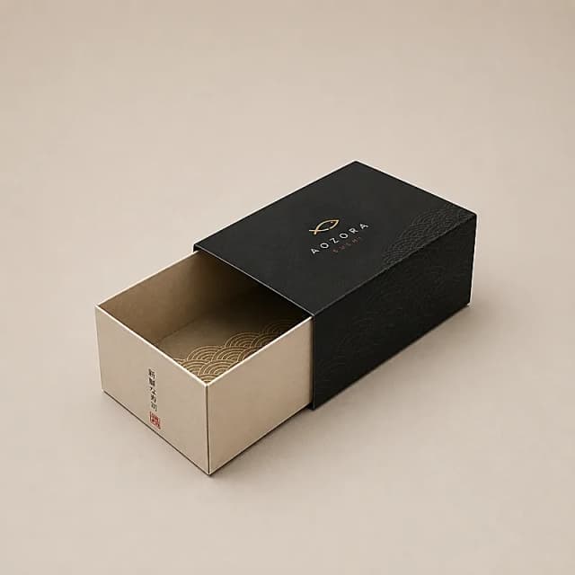 Caja para sushi personalizada tipo deslizable, ideal para restaurantes y domicilios premium.